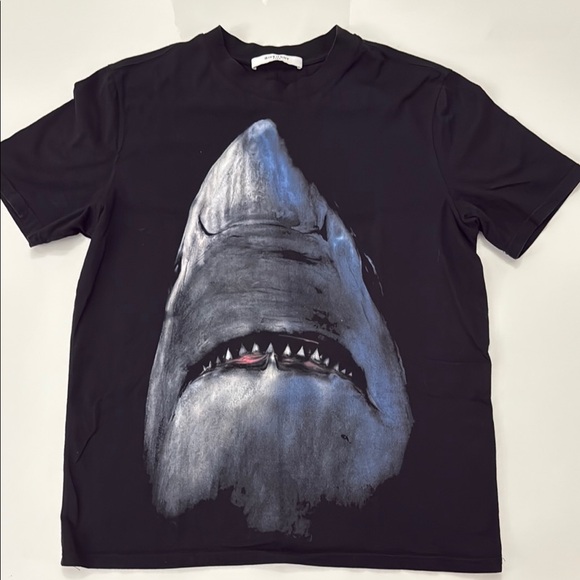 Givenchy
shark print cotton short sleeve t shirt - Picture 1 of 8